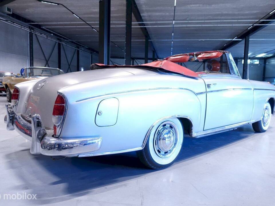 Image 5/12 de Mercedes-Benz 220 S Cabriolet (1959)