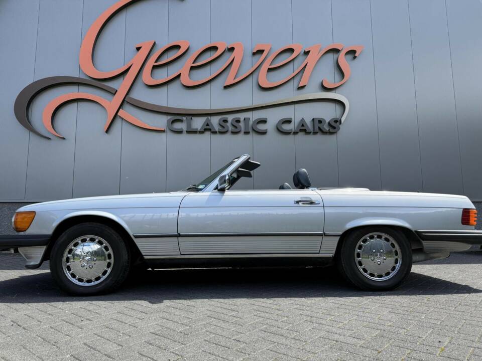Afbeelding 12/44 van Mercedes-Benz 560 SL (1986)