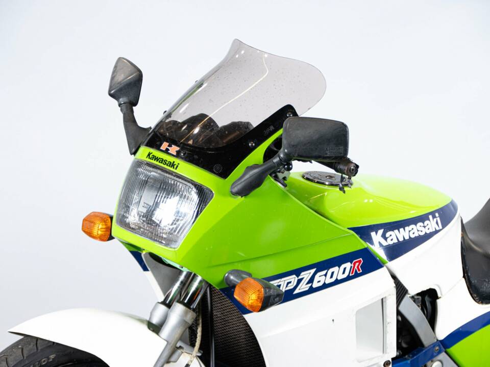 Image 29/36 of Kawasaki GPZ 600 R (1985)
