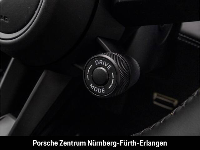 Image 46/50 of Porsche Cayenne S Electric (2026)