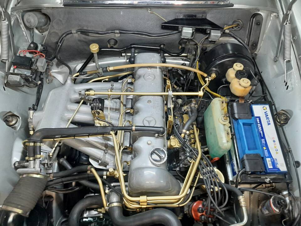 Bild 16/25 von Mercedes-Benz 280 SE (1968)