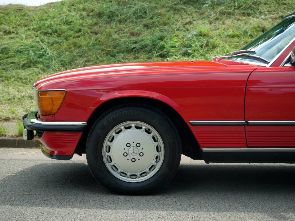 Image 8/27 of Mercedes-Benz 560 SL (1986)