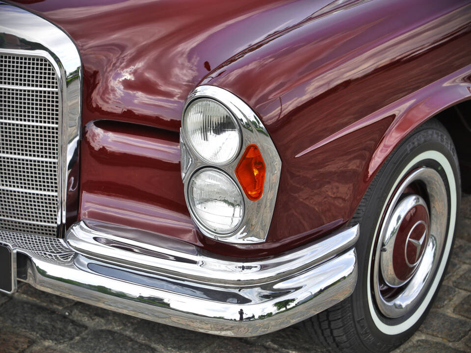 Image 12/71 of Mercedes-Benz 220 SE b (1961)