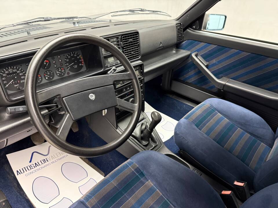 Image 14/30 of Lancia Delta 1.5 LX (1991)