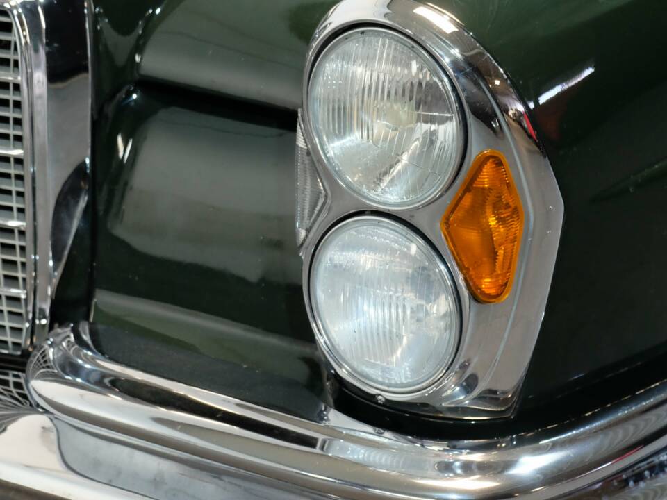 Immagine 7/29 di Mercedes-Benz 280 SE 3,5 (1970)