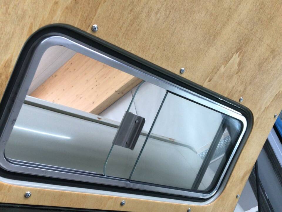 Image 22/23 of Volkswagen T1 minibus (1964)