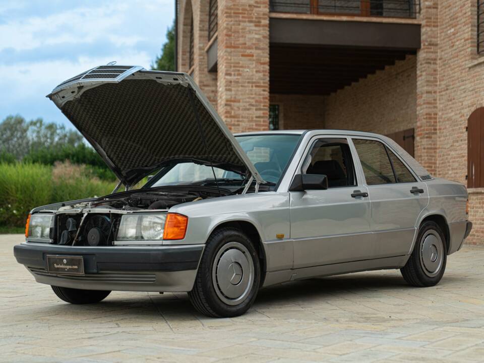 Image 42/50 of Mercedes-Benz 190 E 1.8 (1991)