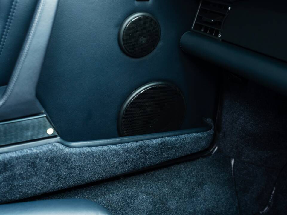 Image 18/50 of Porsche 911 Turbo LE (1989)