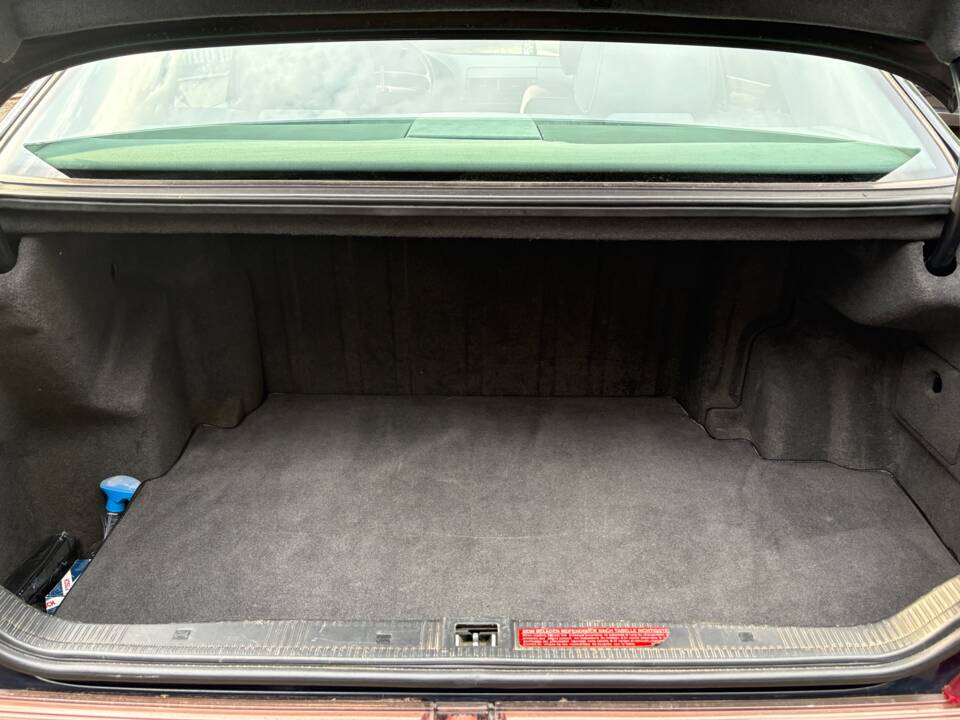Immagine 19/28 di Mercedes-Benz 400 SE (1992)