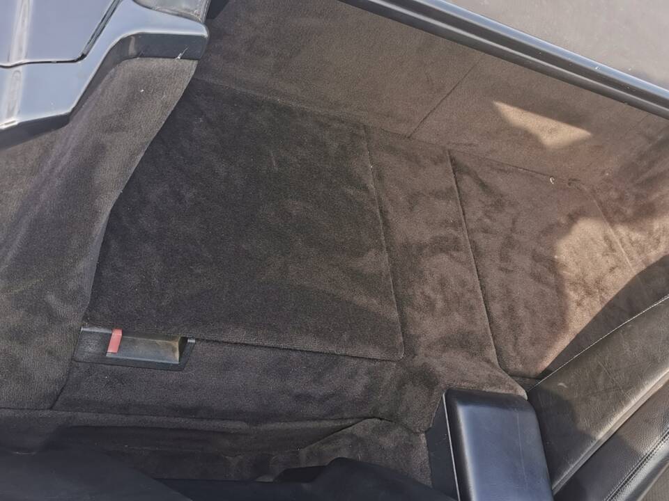 Afbeelding 16/58 van Mercedes-Benz 500 SL (1991)