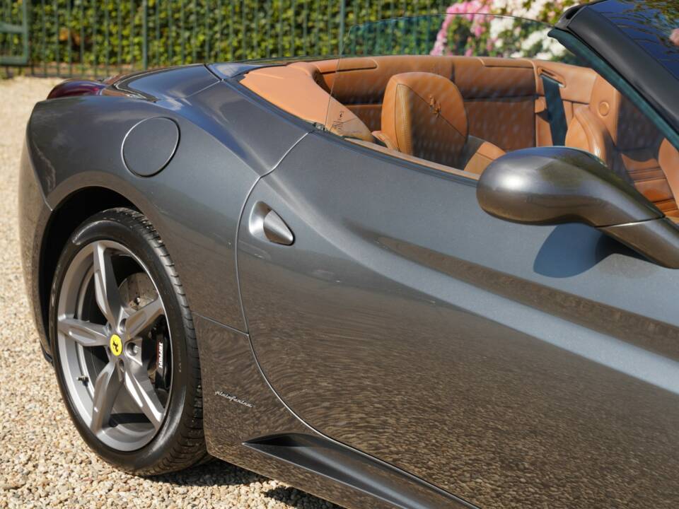 Imagen 41/50 de Ferrari California (2010)