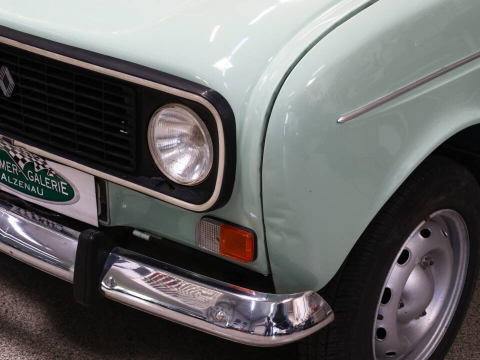 Image 8/33 de Renault R 4 TL (1981)