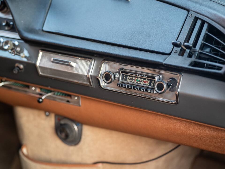 Image 33/44 of Citroën DS 21 (1968)