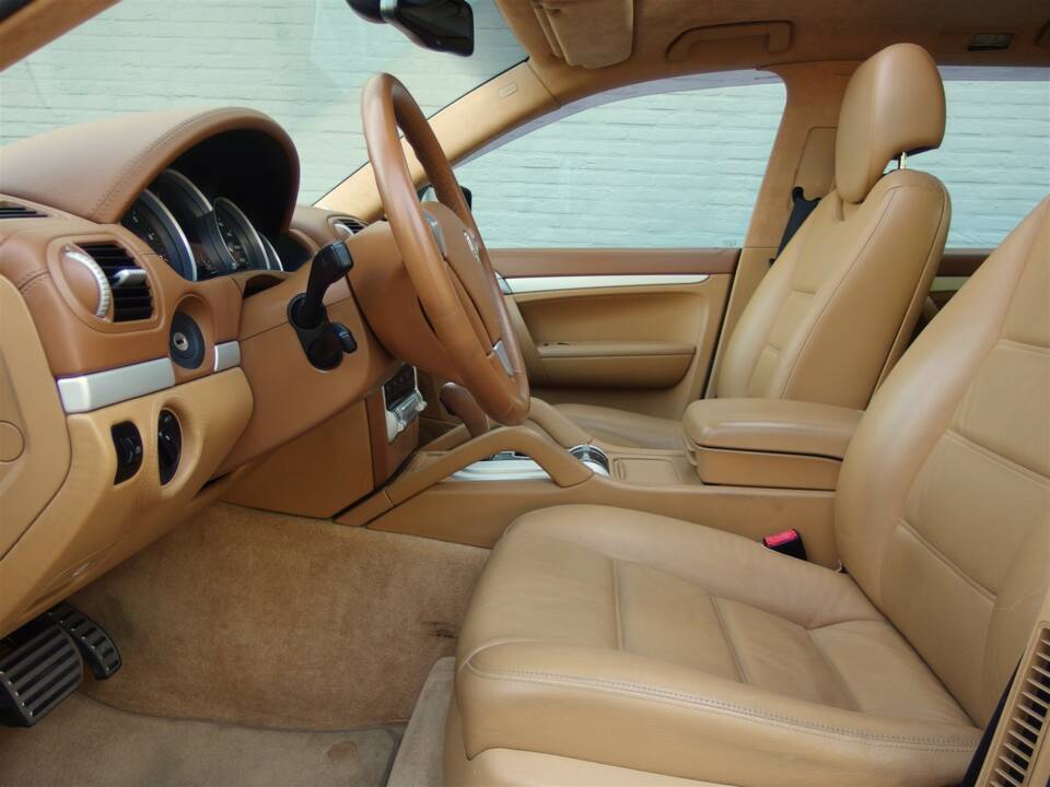 Image 44/93 of Porsche Cayenne Turbo (2007)