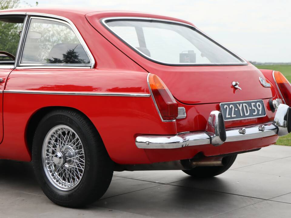 Image 36/50 of MG MGB GT (1974)