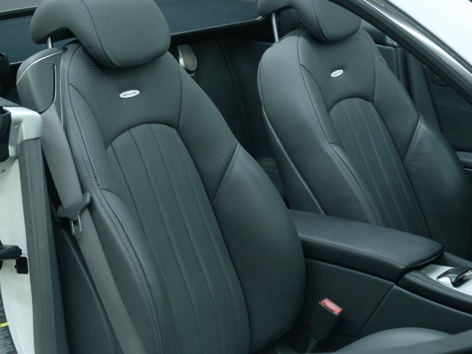 Image 45/50 of Mercedes-Benz SL 55 AMG (2003)