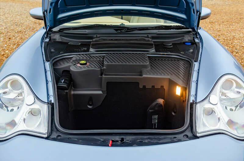 Image 17/17 of Porsche 911 Carrera 4S (2004)