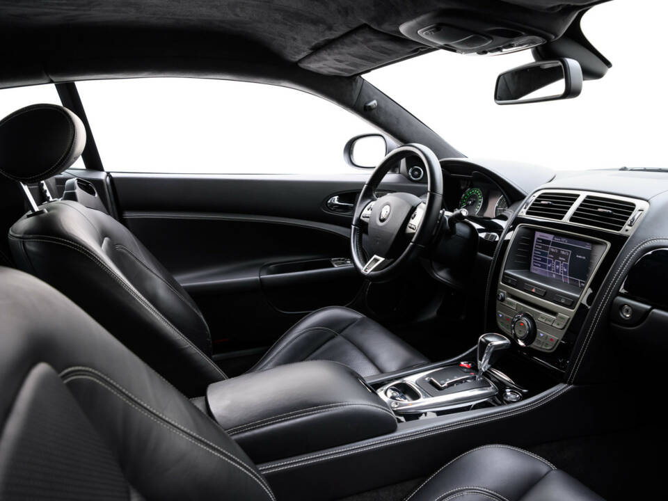 Image 11/37 of Jaguar XKR (2008)