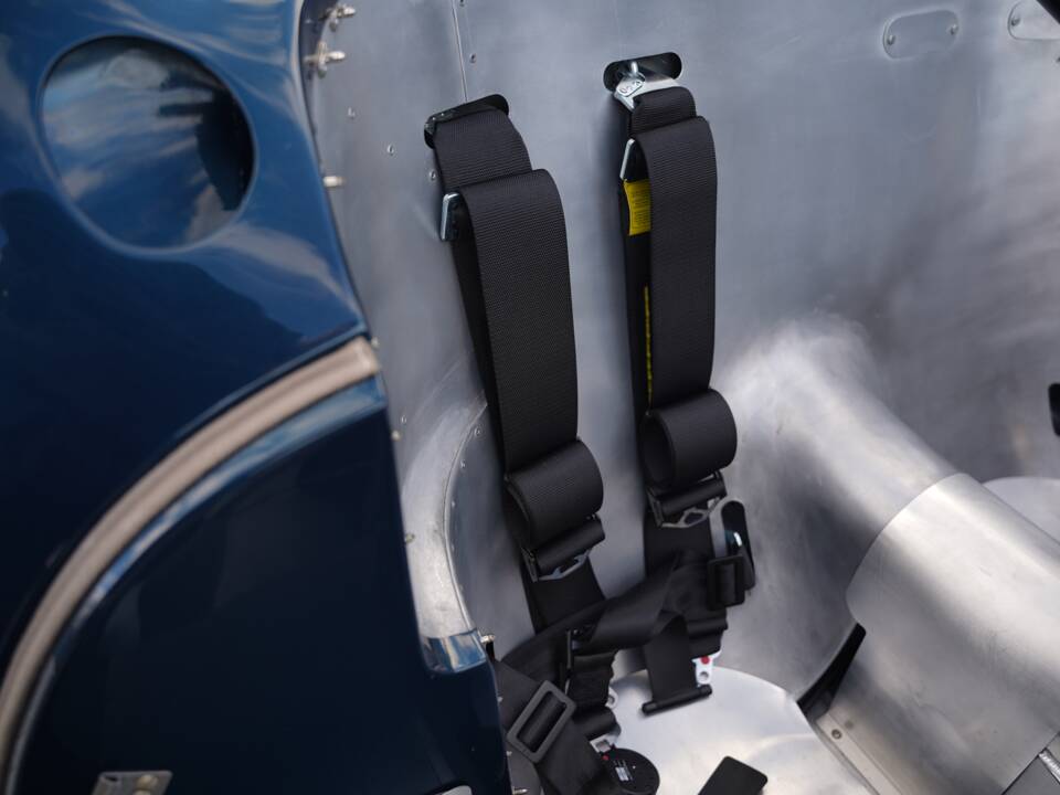 Image 19/50 of Lister Knobbly (1958)