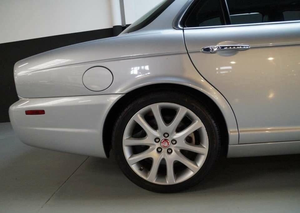 Bild 38/50 von Jaguar XJ 8 4.2 (2008)