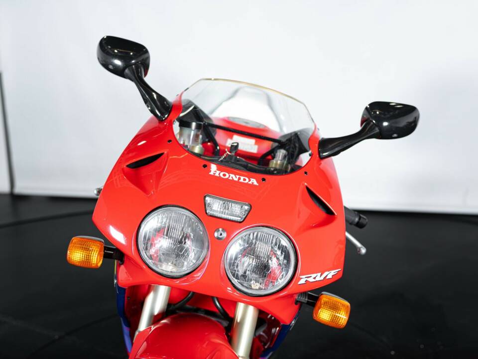 Image 16/42 de Honda RVF 750 (1994)