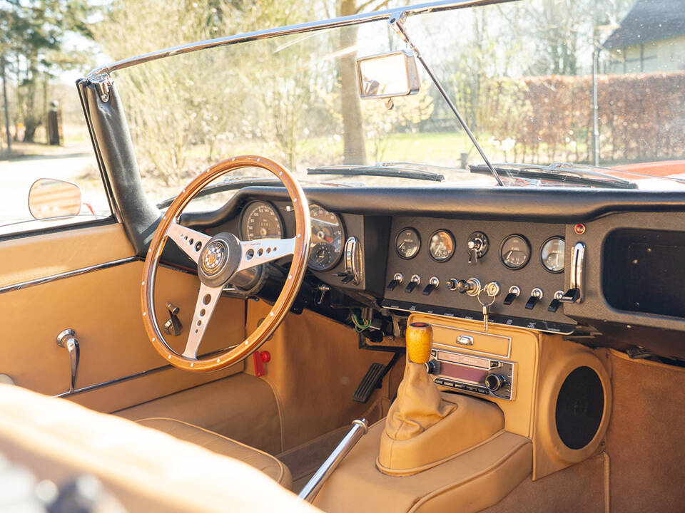 Image 26/54 of Jaguar E-Type 4.2 (1965)