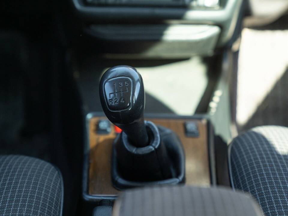 Imagen 36/50 de Mercedes-Benz 190 E (1988)