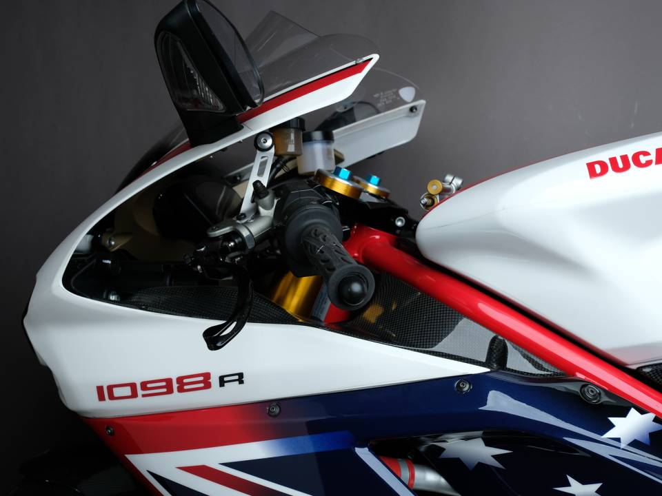 Image 2/10 of Ducati DUMMY (2009)
