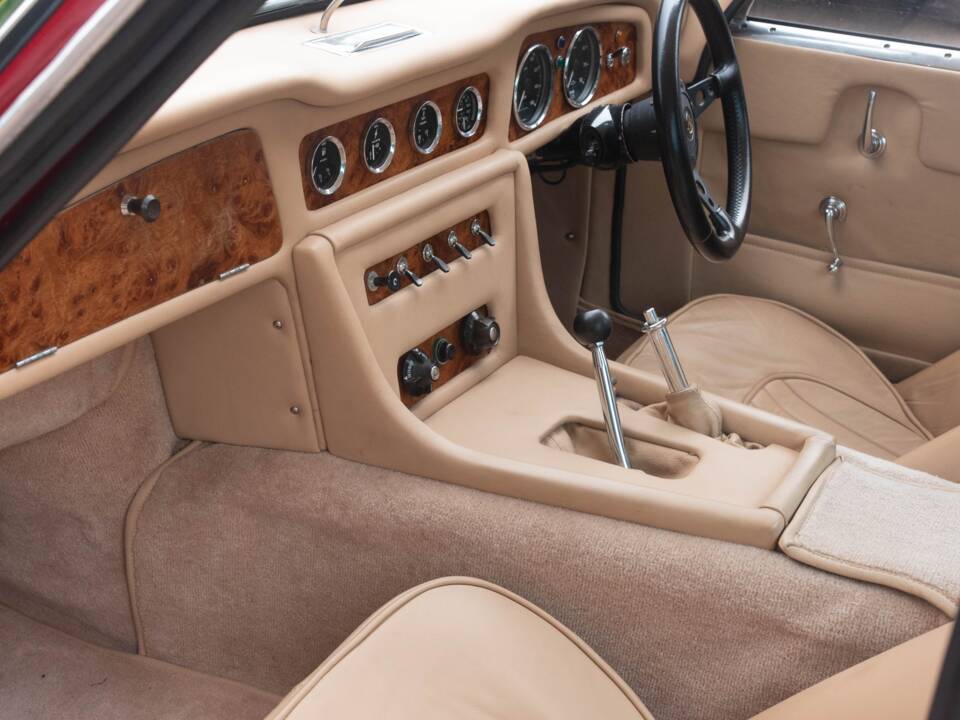 Image 4/50 of TVR Vixen Series 1 (1968)