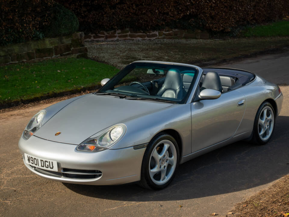 Imagen 2/20 de Porsche 911 Carrera 4 (2000)