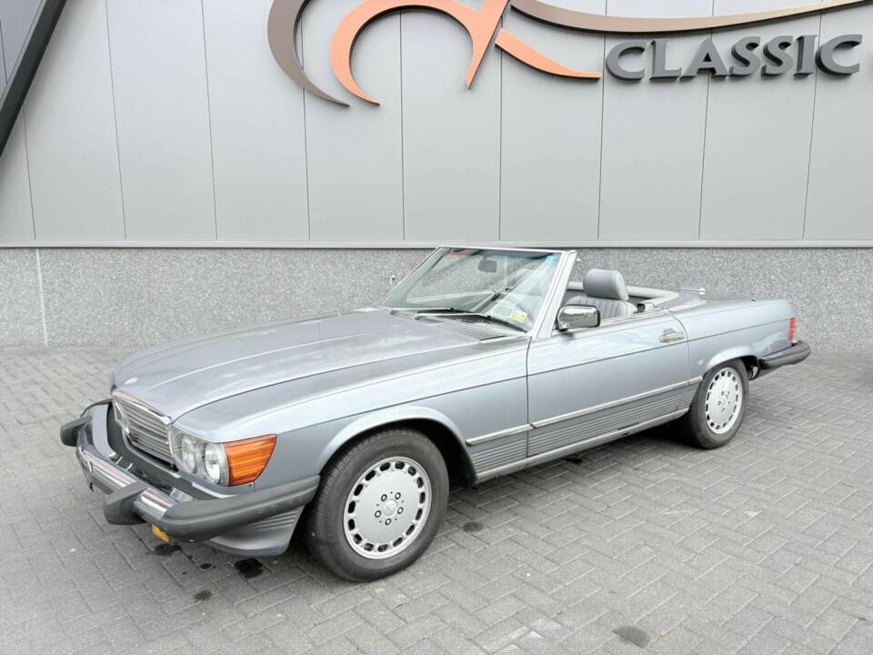 Image 2/50 de Mercedes-Benz 560 SL (1988)