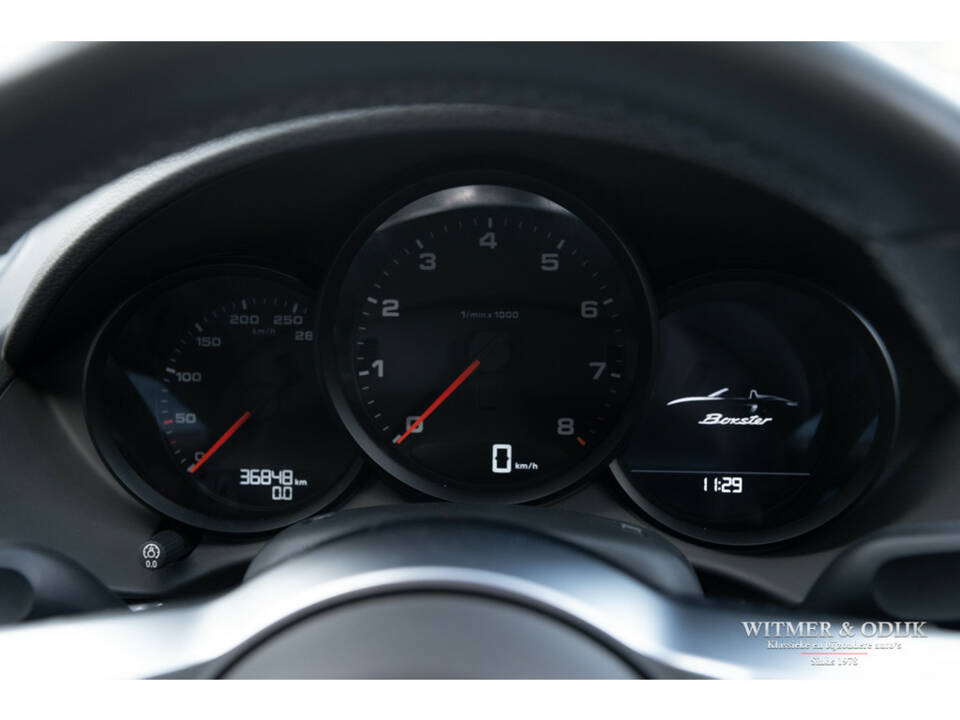 Image 18/30 of Porsche 718 Boxster (2016)