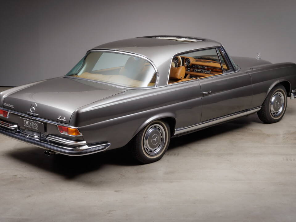 Image 10/46 of Mercedes-Benz 280 SE 3,5 (1971)