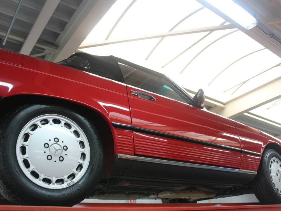 Imagen 10/50 de Mercedes-Benz 560 SL (1986)