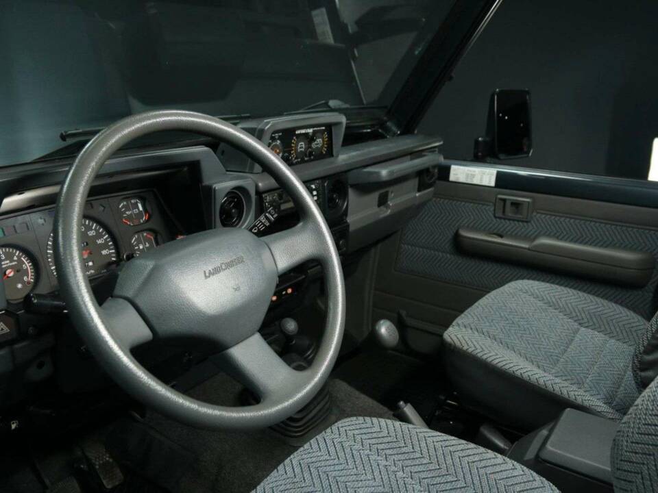 Image 13/30 of Toyota Land Cruiser Prado (1995)