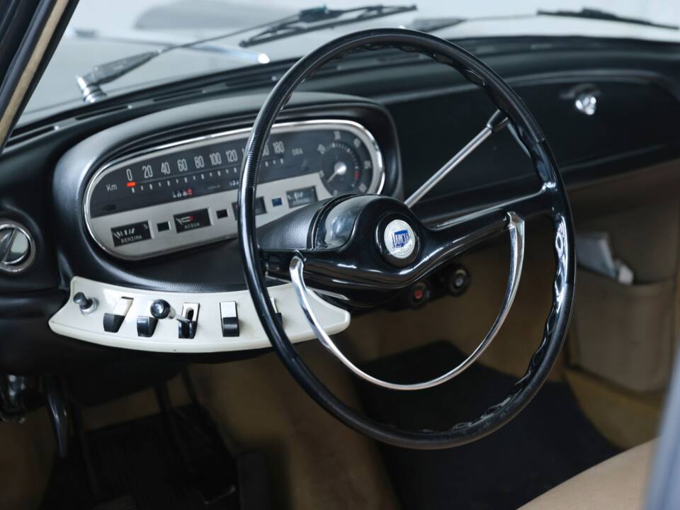 Image 15/50 of Lancia Flavia 1800 (1965)