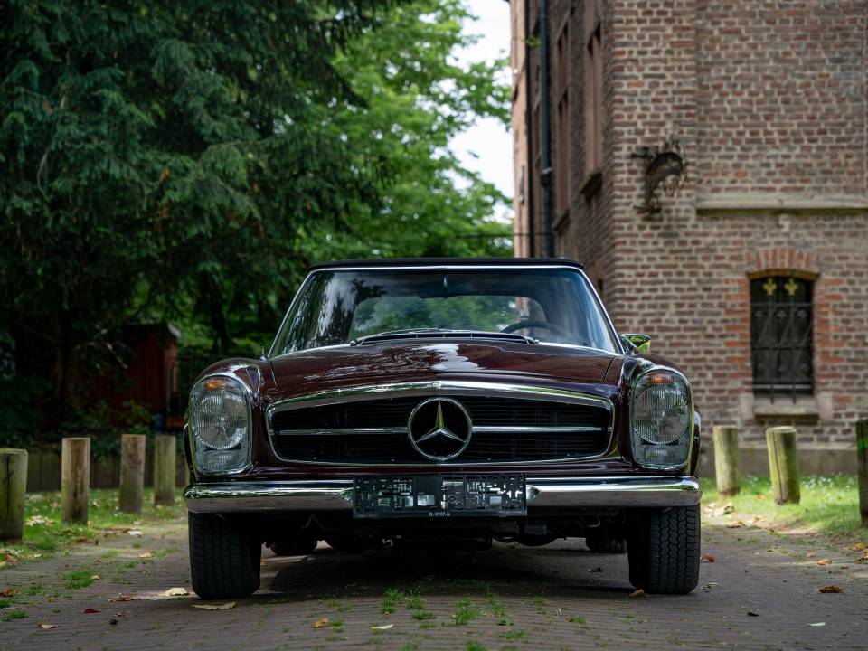 Image 8/59 of Mercedes-Benz 280 SL (1971)