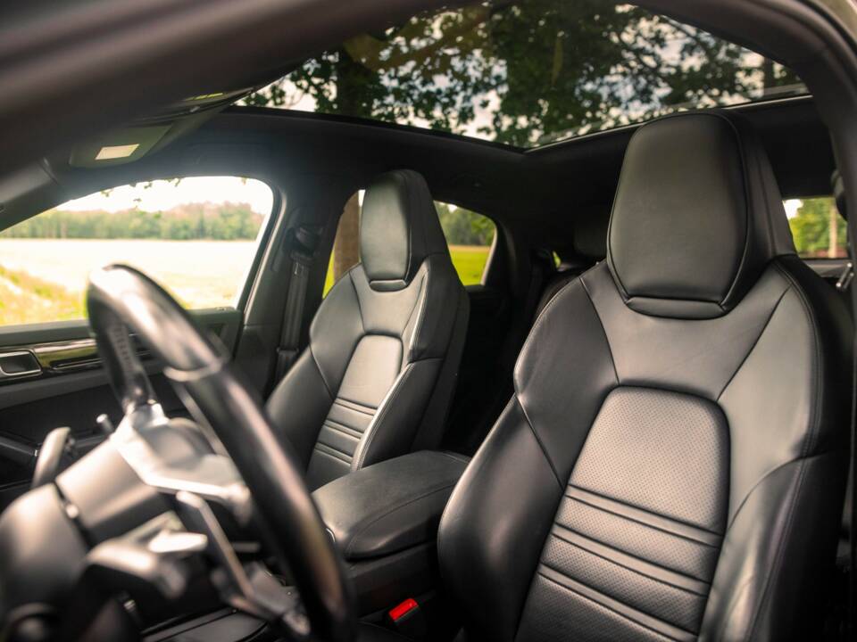 Image 9/21 of Porsche Cayenne Coupé E-Hybrid (2020)