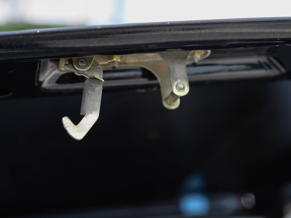 Image 38/108 de Porsche 911 Carrera 3.2 (1989)