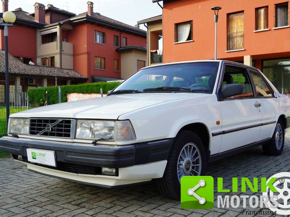 Image 3/10 of Volvo 780 Bertone (1987)