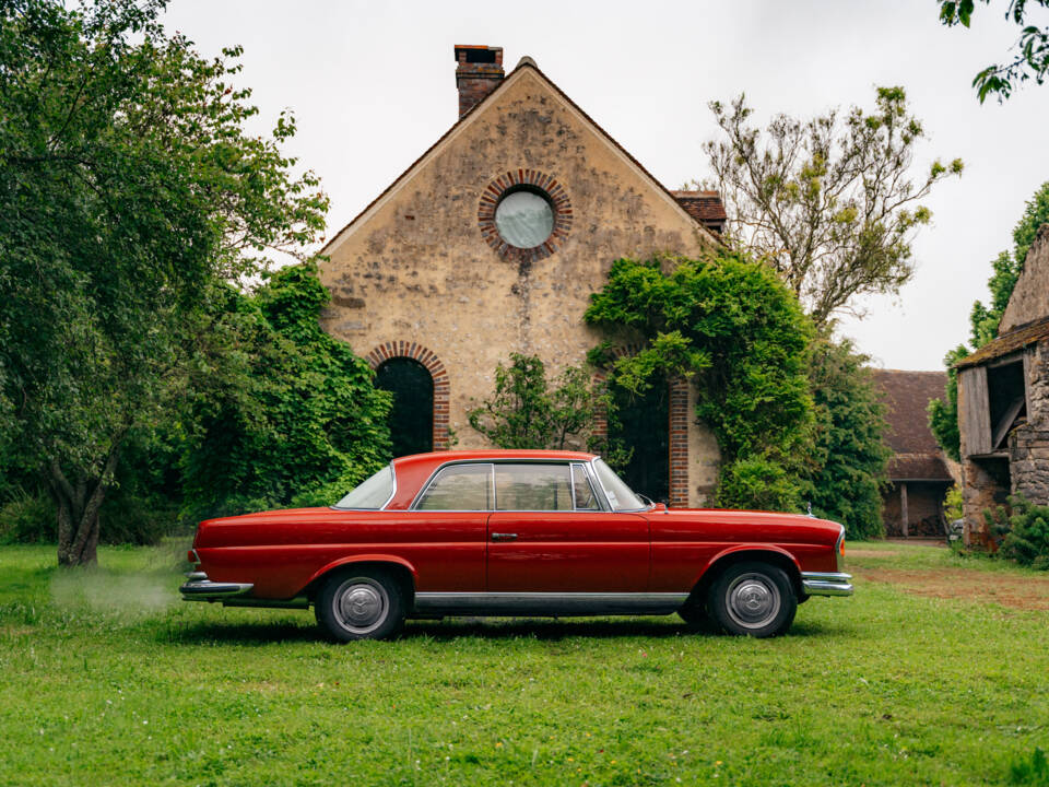 Image 50/99 de Mercedes-Benz 250 SE (1967)