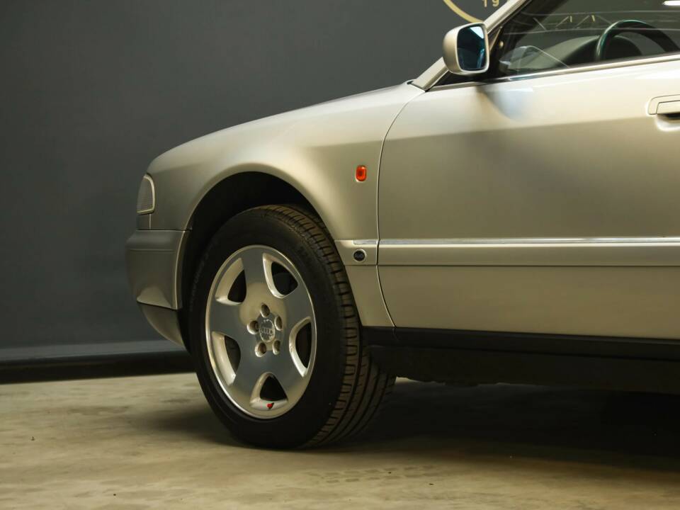 Immagine 17/50 di Audi A8 4.2 quattro (1995)