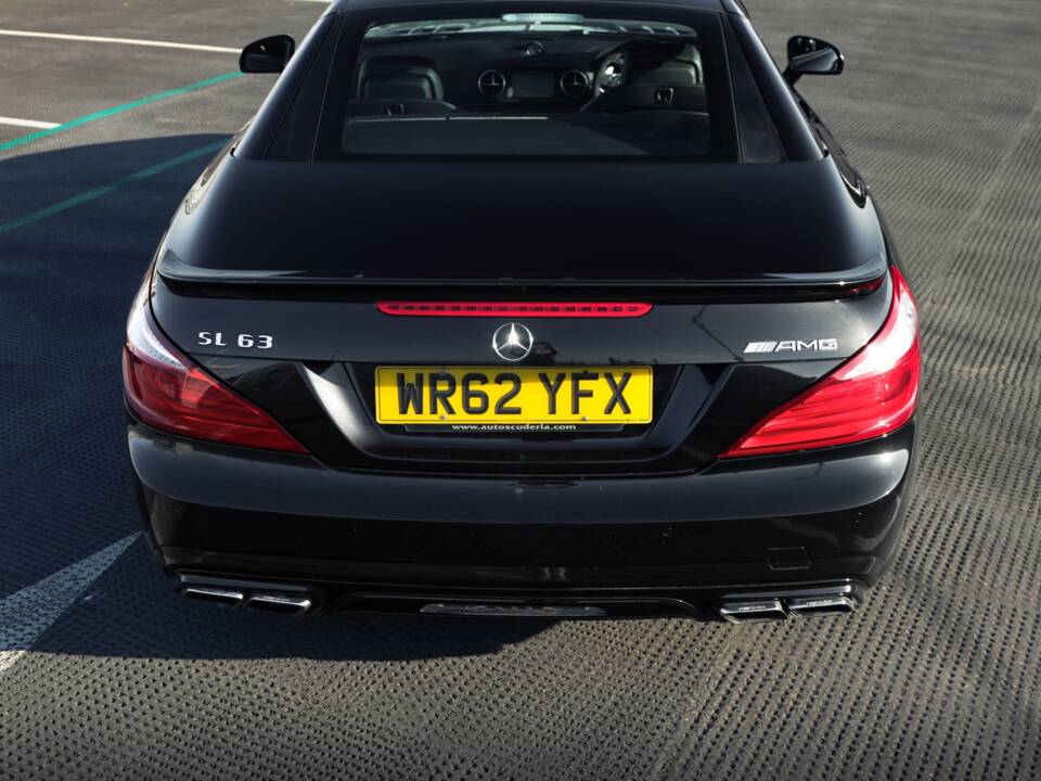 Image 13/33 de Mercedes-Benz SL 63 AMG (2012)