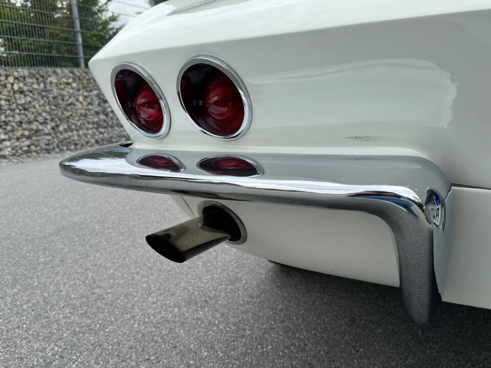 Image 32/52 of Chevrolet Corvette Sting Ray Convertible (1963)