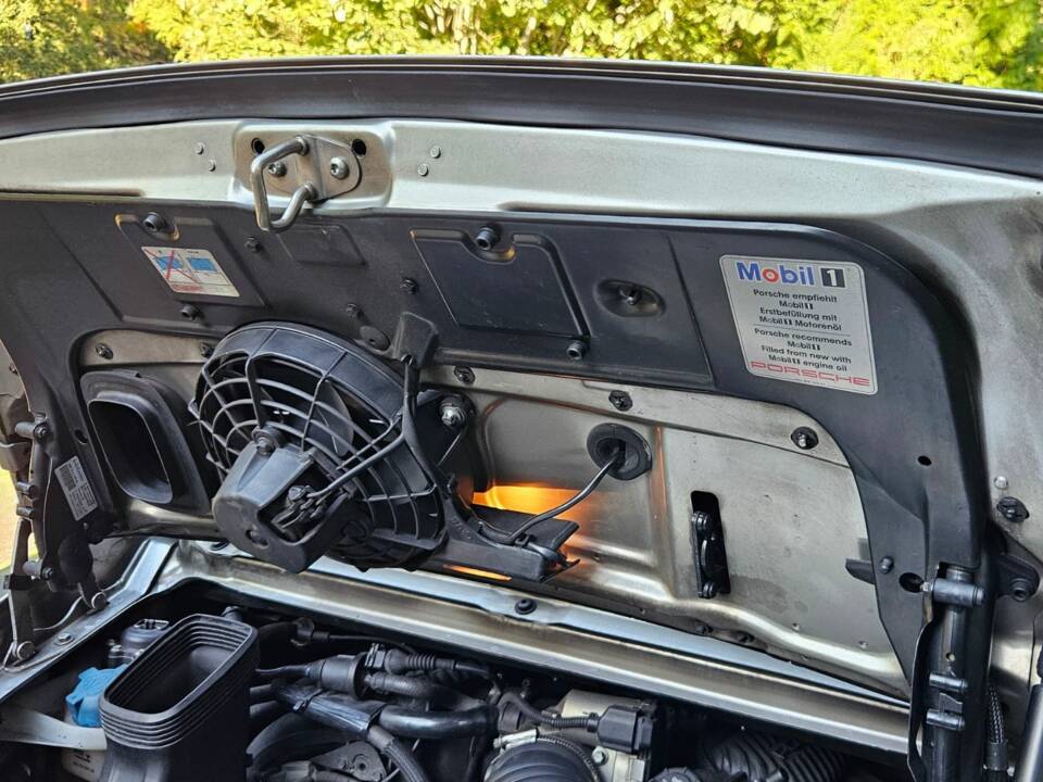 Image 16/37 de Porsche 911 Carrera (2004)