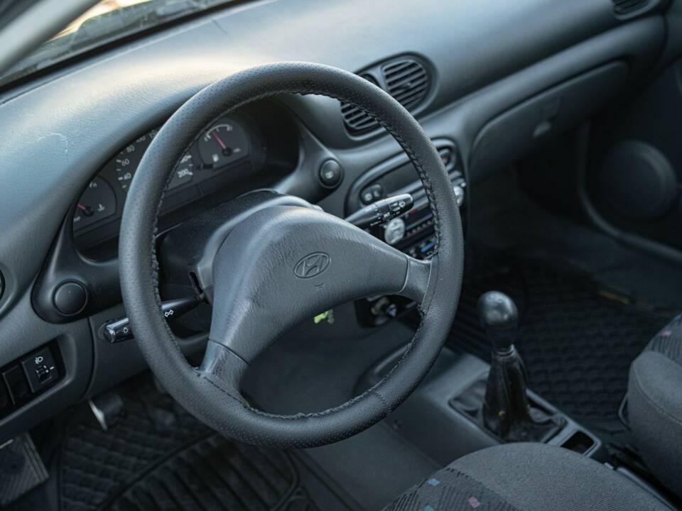 Image 29/46 de Hyundai Accent 1.3 (1997)