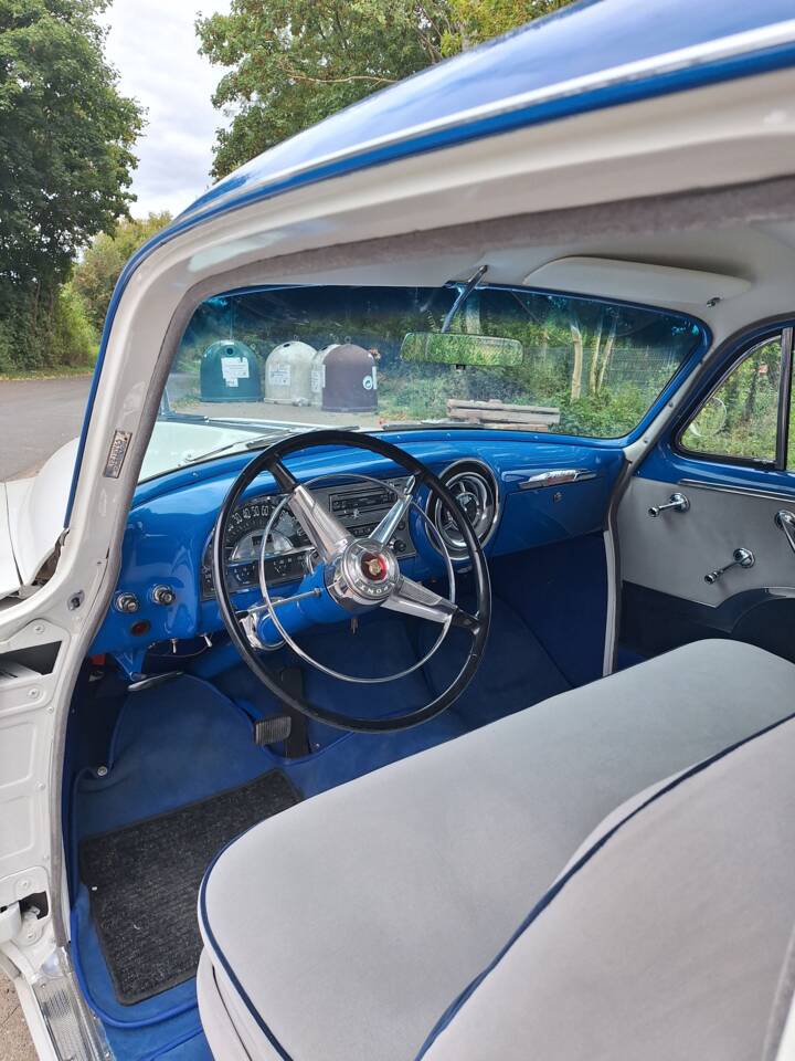 Image 6/17 of Pontiac Chieftain (1953)