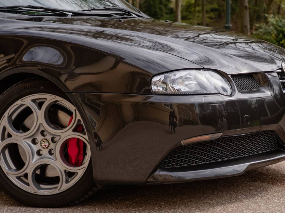 Image 24/60 of Alfa Romeo 147 3.2 GTA (2003)