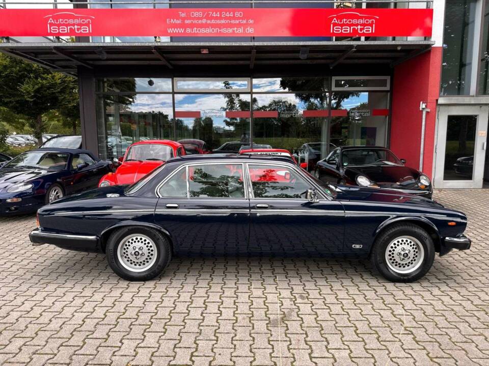 Image 6/20 de Daimler Double Six (1993)