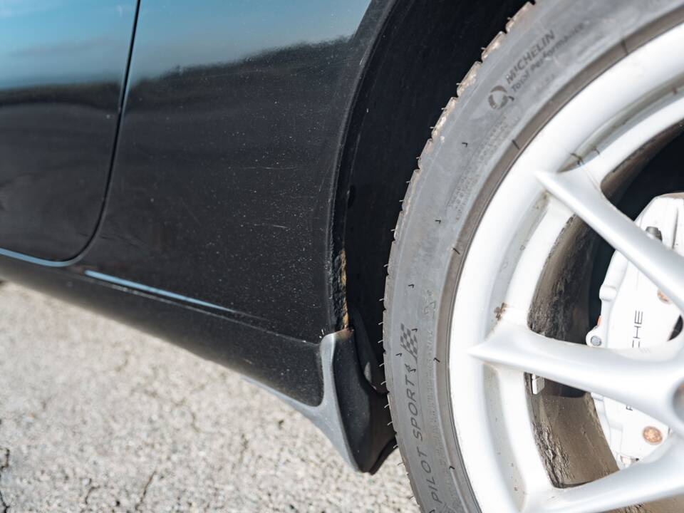 Image 32/50 of Porsche 911 Carrera 4 (2001)